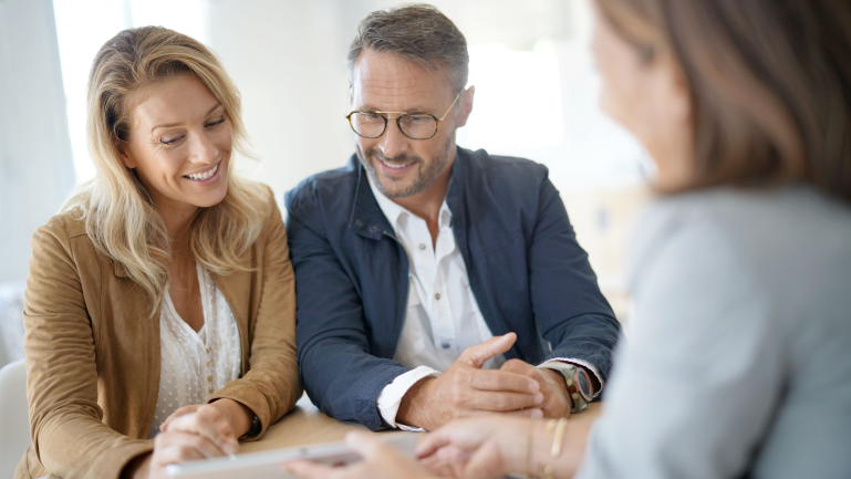 How does a REALTOR® establish the selling price of my house?